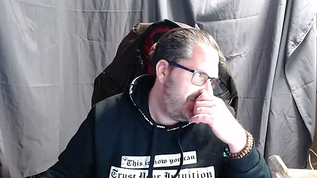 Snapshot of Streamlove77 chatting on 02/03/25, 04:10 Streamlove77 online show from 02/03/25, 04:10