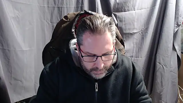 Snapshot of Streamlove77 chatting on 02/05/25, 03:52 Streamlove77 online show from 02/05/25, 03:52