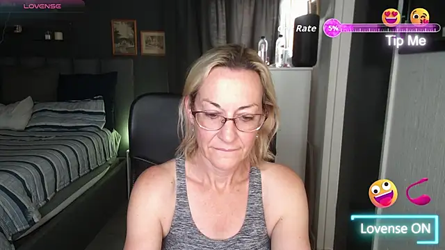 Snapshot of boeslaboes1 chatting on 09/14/25, 06:01 boeslaboes1 online show from 09/14/25, 06:01