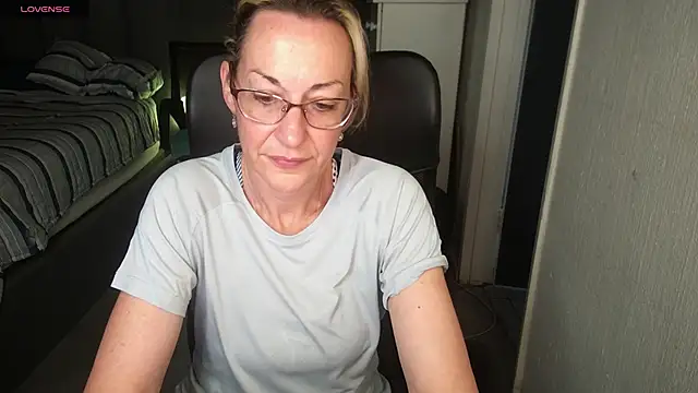 Snapshot of boeslaboes1 chatting on 09/20/25, 03:46 boeslaboes1 online show from 09/20/25, 03:46