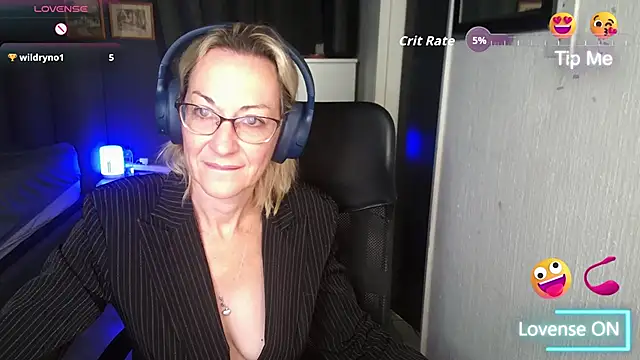 Snapshot of boeslaboes1 chatting on 09/29/25, 02:27 boeslaboes1 online show from 09/29/25, 02:27