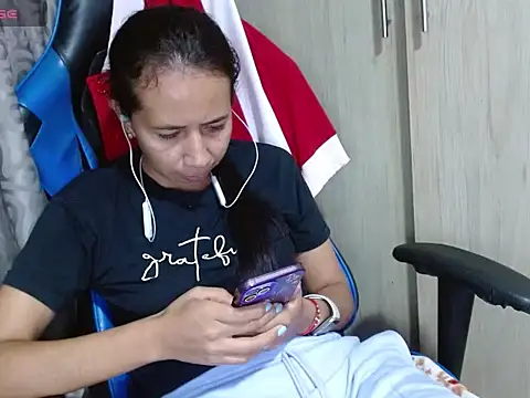 Snapshot of Danielagomez33 chatting on 04/16/26, 12:22 Danielagomez33 online show from 04/16/26, 12:22