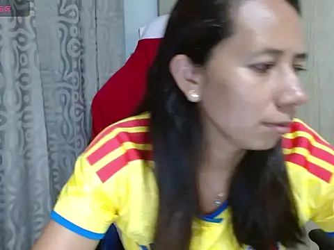 Danielagomez33 online show from 07/04/26, 02:07