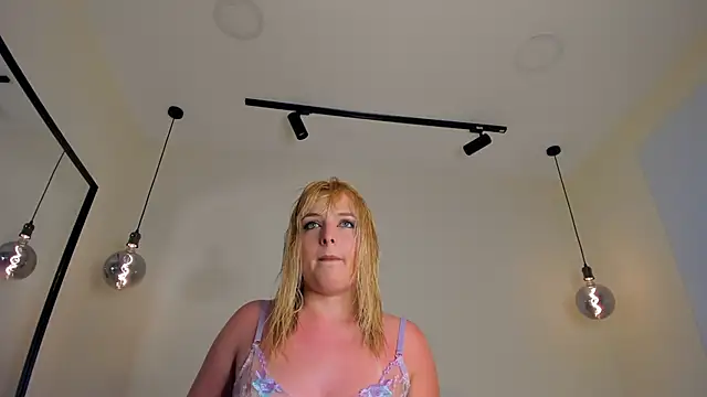 Snapshot of Blue_Angell chatting on 09/20/25, 01:28 Blue Angell online show from 09/20/25, 01:28