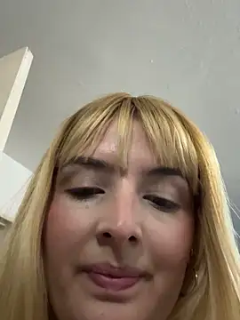 Snapshot of Blue_Angell chatting on 09/28/25, 01:44 Blue Angell online show from 09/28/25, 01:44