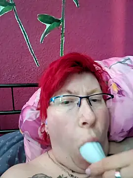 Snapshot of KleeneHeidi411 chatting on 03/18/25, 02:15 KleeneHeidi411 online show from 03/18/25, 02:15