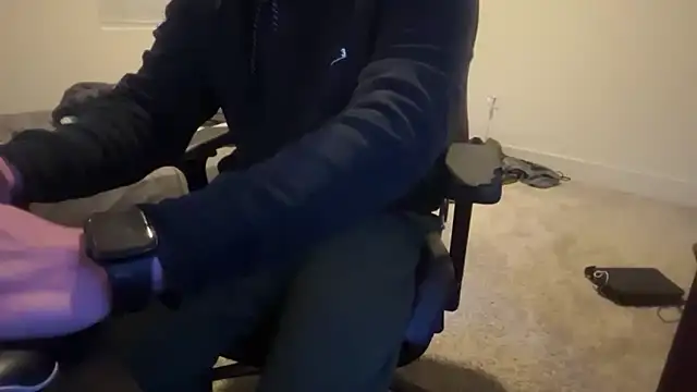 Snapshot of zadddy781 chatting on 12/15/25, 02:05 zadddy781 online show from 12/15/25, 02:05