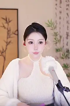 Summer-Momo online show from 03/10/25, 07:21