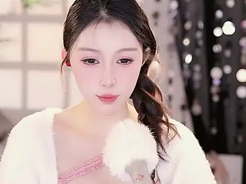 Summer-Momo online show from 03/19/25, 12:45
