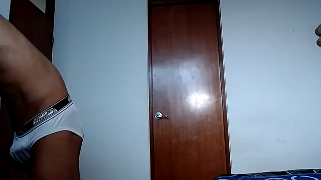 HOTLATINO2025 online show from 05/09/26, 04:12
