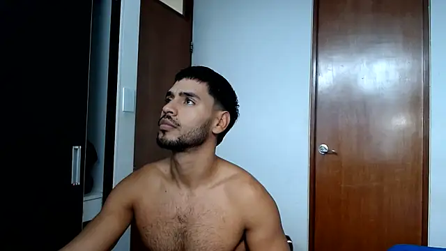 HOTLATINO2025 online show from 05/26/26, 04:47