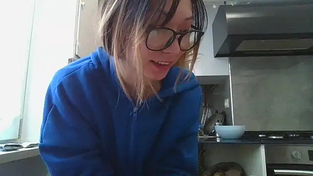Snapshot of LoveFoxyQueen chatting on 01/15/25, 10:17 LoveFoxyQueen online show from 01/15/25, 10:17