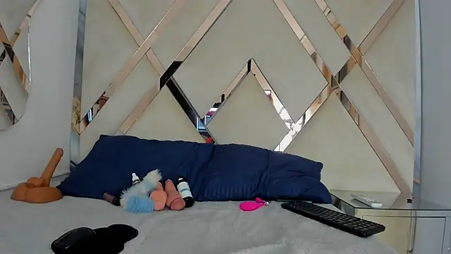 Snapshot of angelehtx2 chatting on 10/20/25, 12:27 angelehtx2 online show from 10/20/25, 12:27