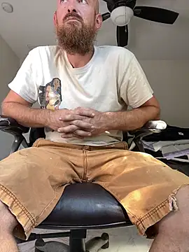 Snapshot of 32XRedBeard chatting on 10/12/25, 04:50 32XRedBeard online show from 10/12/25, 04:50