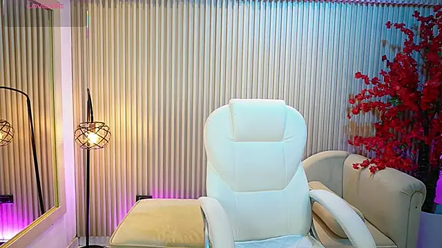 Snapshot of Emma_Walkerr_ chatting on 09/18/25, 07:05 Emma Walkerr online show from 09/18/25, 07:05