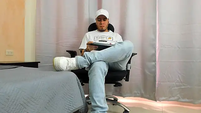 jacob lewitt online show from 01/27/25, 07:24