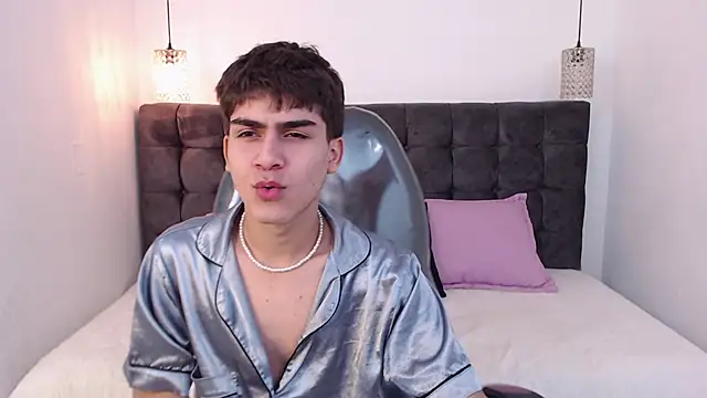 Tommy18   online show from 01/07/25, 01:46