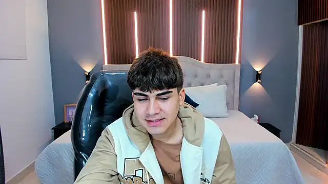 Tommy18   online show from 10/11/25, 03:39