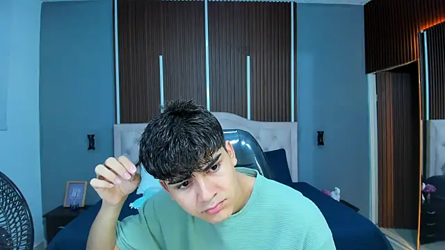 Tommy18   online show from 10/19/25, 03:18