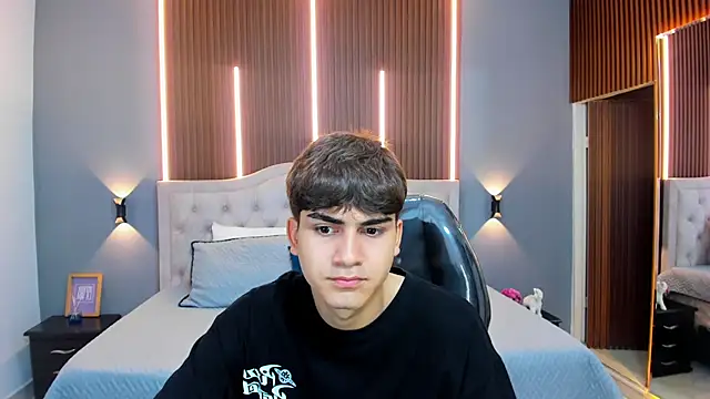 Tommy18   online show from 10/21/25, 03:29