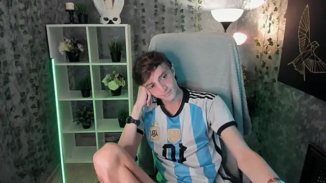 Snapshot of John_Weasley chatting on 11/07/25, 01:11 John Weasley online show from 11/07/25, 01:11