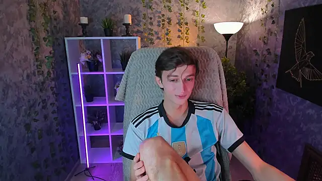 Snapshot of John_Weasley chatting on 11/19/25, 12:49 John Weasley online show from 11/19/25, 12:49