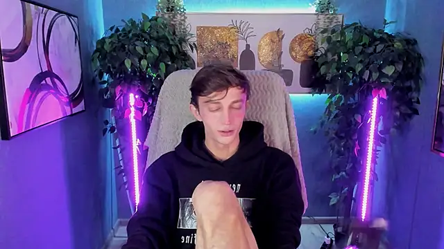 Snapshot of John_Weasley chatting on 11/29/25, 01:03 John Weasley online show from 11/29/25, 01:03