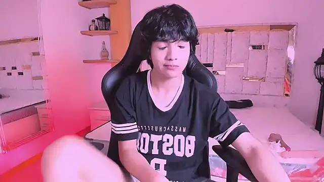 AllanYong18 online show from 03/01/25, 08:02