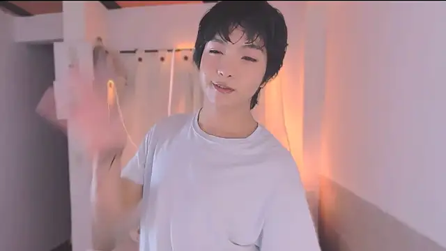 AllanYong18 online show from 09/13/25, 06:35