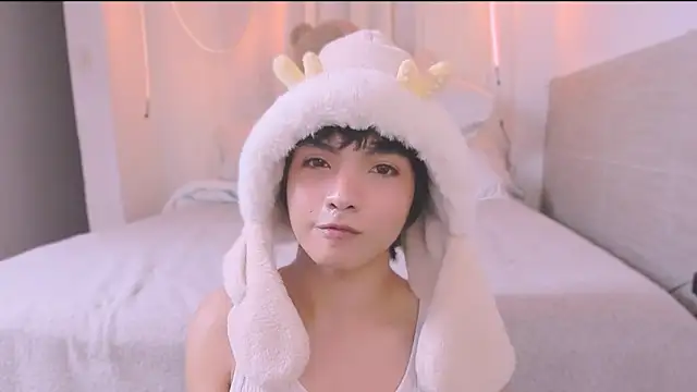 AllanYong18 online show from 09/15/25, 05:40