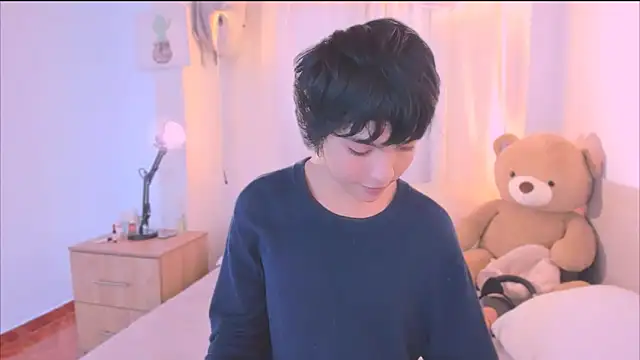 AllanYong18 online show from 10/04/25, 12:58