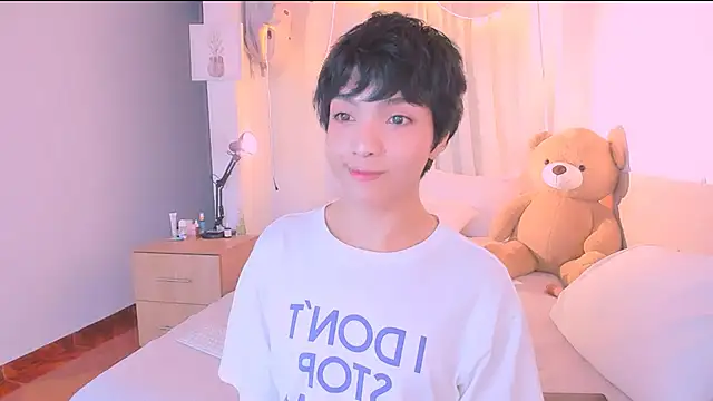 AllanYong18 online show from 10/19/25, 08:37