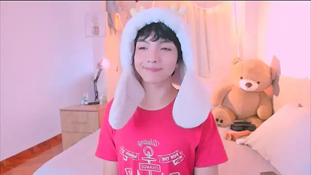 AllanYong18 online show from 10/21/25, 01:01