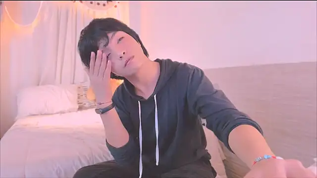 AllanYong18 online show from 11/25/25, 05:40