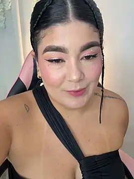 Snapshot of karla_hotgirl chatting on 04/10/26, 01:11 karla hotgirl online show from 04/10/26, 01:11