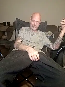 Snapshot of filthymind619 chatting on 11/18/25, 02:10 filthymind619 online show from 11/18/25, 02:10