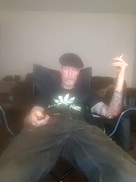 Snapshot of filthymind619 chatting on 11/25/25, 01:05 filthymind619 online show from 11/25/25, 01:05