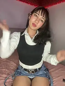 Snapshot of Catmila- chatting on 01/19/25, 02:36 Catmila- online show from 01/19/25, 02:36