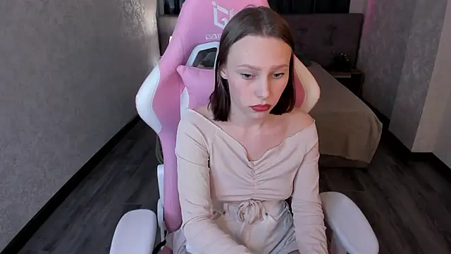 Aliceforfuun online show from 03/04/25, 10:02