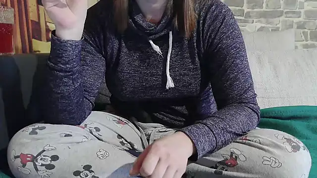 Snapshot of YviEngel87 chatting on 11/25/25, 07:19 YviEngel87 online show from 11/25/25, 07:19