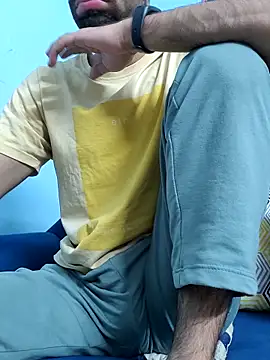 Snapshot of TOPMOON001 chatting on 10/24/25, 11:39 TOPMOON001 online show from 10/24/25, 11:39