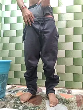 Snapshot of TOPMOON001 chatting on 11/16/25, 05:13 TOPMOON001 online show from 11/16/25, 05:13