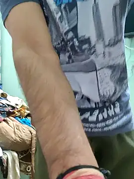 Snapshot of TOPMOON001 chatting on 11/20/25, 05:18 TOPMOON001 online show from 11/20/25, 05:18