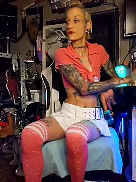 Snapshot of MissParadise40 chatting on 11/03/25, 11:15 MissParadise40 online show from 11/03/25, 11:15