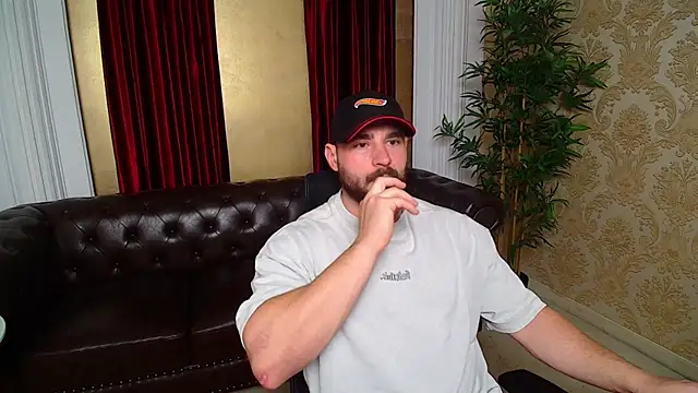 Snapshot of AdamJamesonn chatting on 11/17/25, 05:46 AdamJamesonn online show from 11/17/25, 05:46