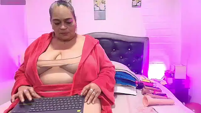 VickyBoobss online show from 06/10/26, 07:46