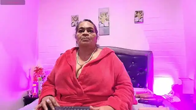 VickyBoobss online show from 06/11/26, 05:33