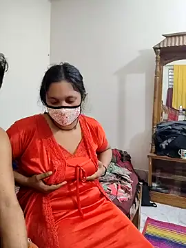 Snapshot of Horny_Desi_Girl chatting on 02/02/25, 06:42 Horny Desi Girl online show from 02/02/25, 06:42