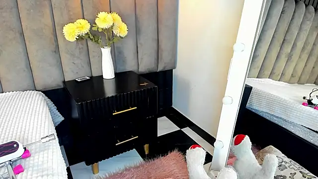 chelsea bolton  online show from 11/14/25, 12:37