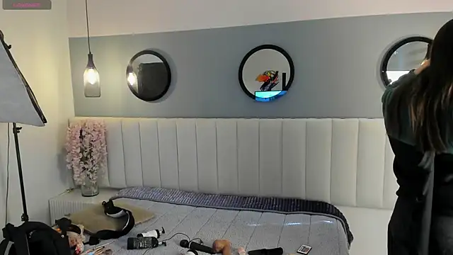 chelsea bolton  online show from 06/10/26, 12:59